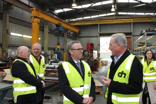 Delta Hydraulics with Defence Industry Minister Christopher Pyne