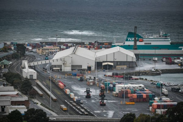 Coalition pledges $40 million to replace 60-year-old shiploader at Burnie Port 